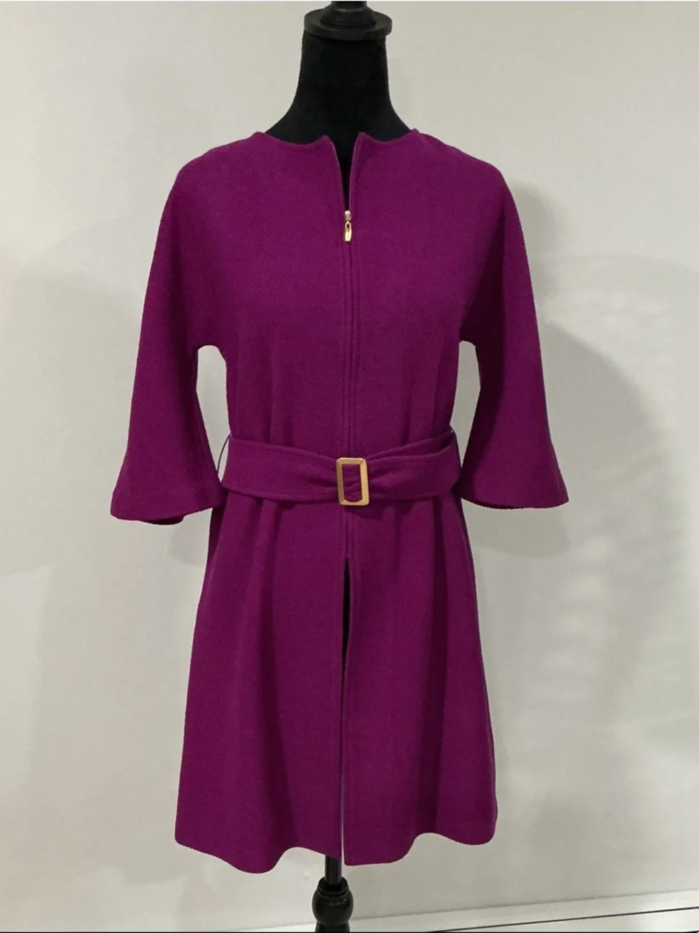 St. John Collection Fushia duster jacket. Size 6 - Picture 6 of 10